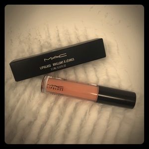 MAC lipglass in "Signs of Spring"